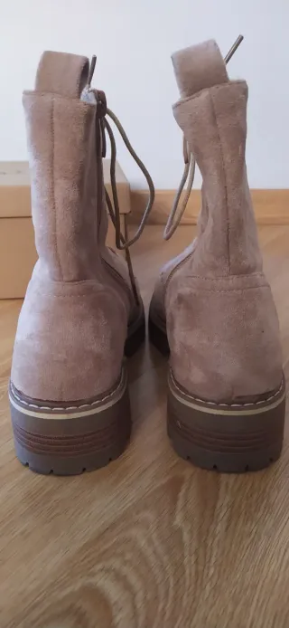 Botines beige mujer