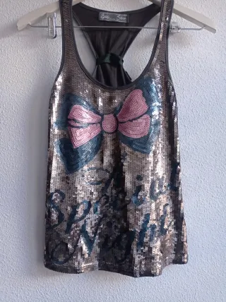 Camiseta Bershka lentejuelas lazo rosa