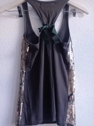 Camiseta Bershka lentejuelas lazo rosa