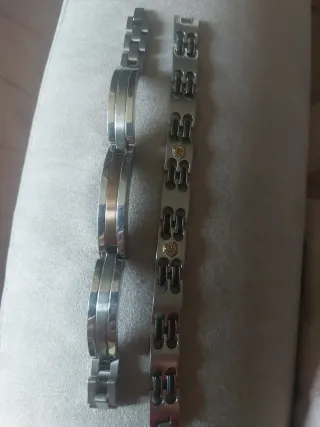 Due bracciali da uomo