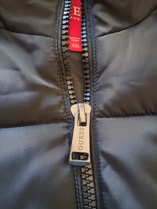 Cazadora Guess Negra