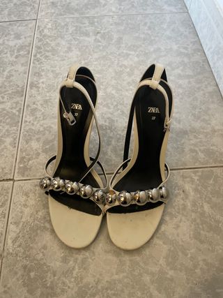 Sandalias Zara Tacón Blanco Adorno Bolas Plata T37