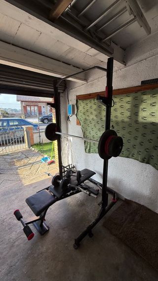 Banco de pesas y barra con discos