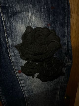 Pantalón vaquero Dsquared2 elastico y ajustado.