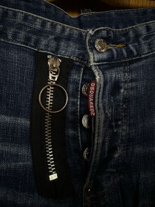 Pantalón vaquero Dsquared2 elastico y ajustado.