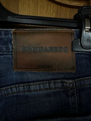 Pantalón vaquero Dsquared2 elastico y ajustado.