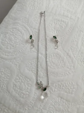 Conjunto Swarovski collar y pendientes hojas
