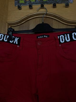 Pantalón vaquero rojo FLYING G
