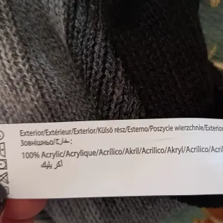 Sciarpa a righe grigio nero sfumata