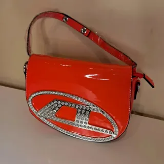 Bolso Naranja Brillo con Logo Strass