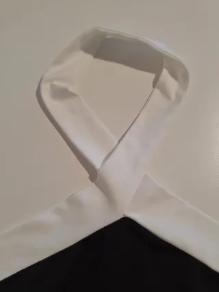 Top Shein Negro/Blanco Cruzado Talla S (NUEVO)