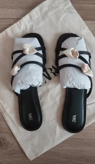 Sandalias planas Zara