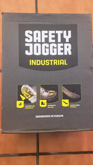 Botas de trabajo negras con puntera protectora