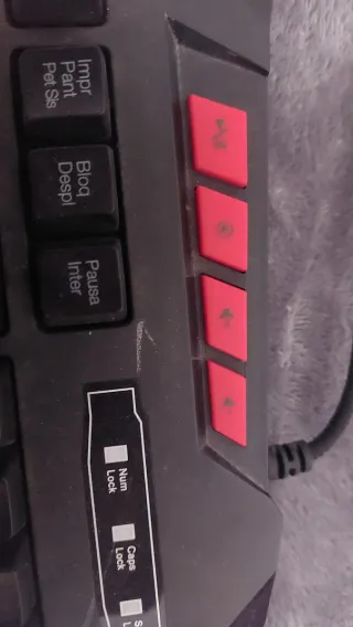 Teclado Gamer Negro y Rojo