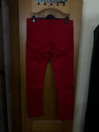 Pantalón vaquero rojo