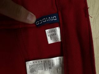 Pantalón vaquero rojo