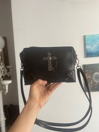 Bolso negro gótico de mano convertible a bandolera