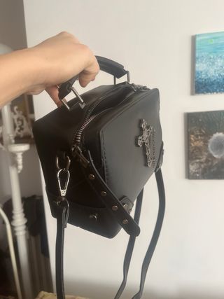 Bolso negro gótico de mano convertible a bandolera