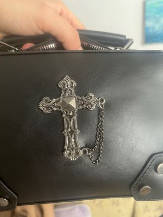 Bolso negro gótico de mano convertible a bandolera