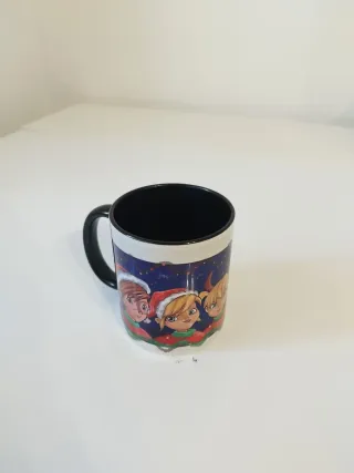Tazza disegnata a mano con decori natalizi