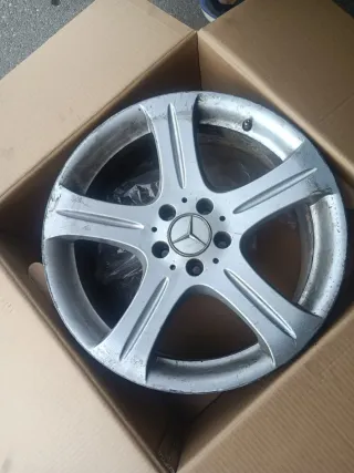 Llantas Mercedes plateadas