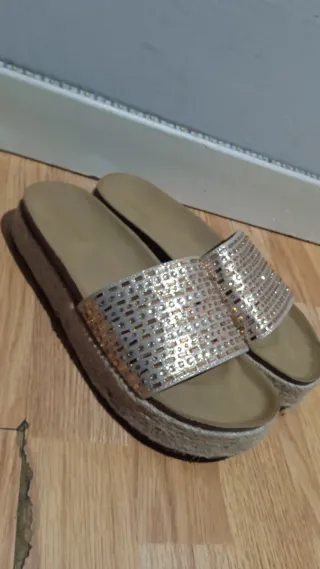 Scarpe usate biancheria vestiti jeans roba variata