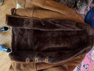 Montone di pelle marrone