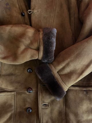 Montone di pelle marrone