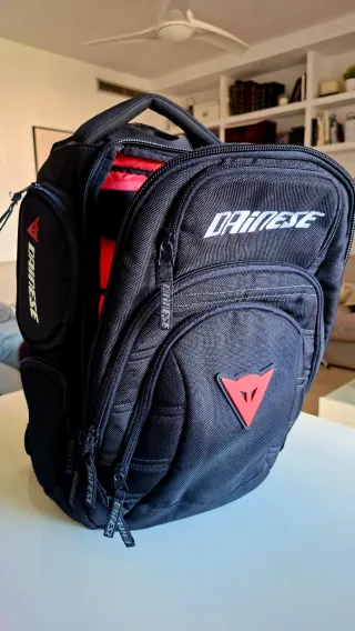 Mochila Dainese Negra y Roja