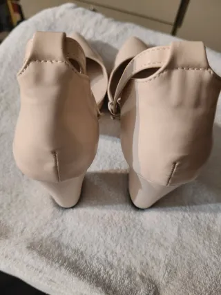 Zapatos de tacón beige