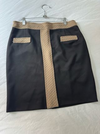 Falda negra con detalles beige