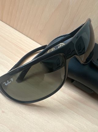 Gafas de sol Ray-Ban negras y grises