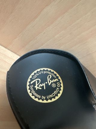 Gafas de sol Ray-Ban negras y grises