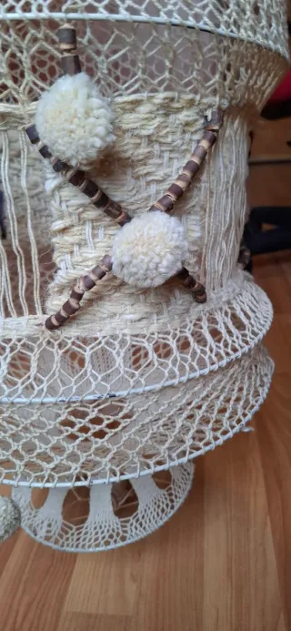 Lámpara de crochet hecha a mano