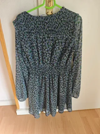 Vestido Zara floral negro talla S. Sin estrenar