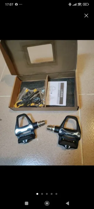 Pedales automáticos carretera