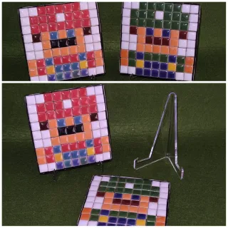 Cuadro mosaico videojuego con peana