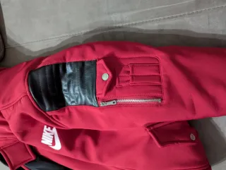 Chaqueta Invierno Nike Unisex Roja Negra