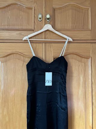 Vestido negro satinado Zara