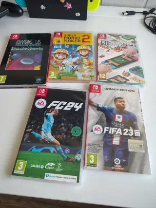 Nintendo Switch con Joy-Con azules y amarillos