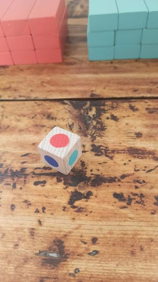 Gioco di abilità in legno colorato