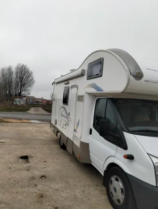 Se vende autocaravana Ford Transit de 140 cv