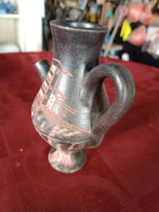 Botijo de cerâmica com relevo de Cuenca Espanha