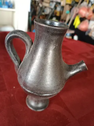 Botijo de cerâmica com relevo de Cuenca Espanha