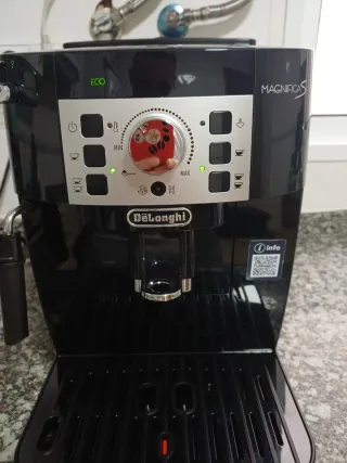 Cafetera Delonghi Magnifica S Negra