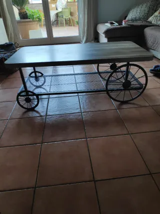 Mesa de centro con ruedas de adorno no se mueven