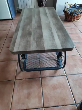 Mesa de centro con ruedas de adorno no se mueven