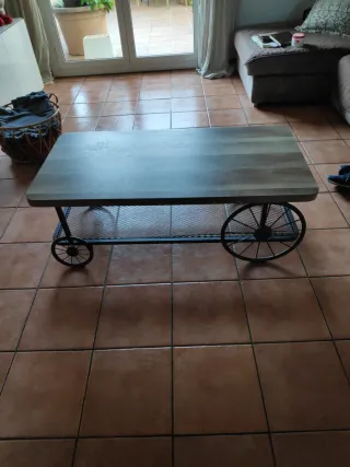 Mesa de centro con ruedas de adorno no se mueven
