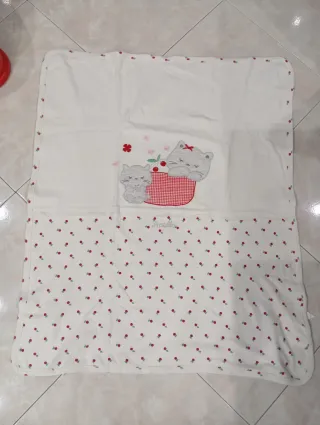 Coperte culla rosa e bianche