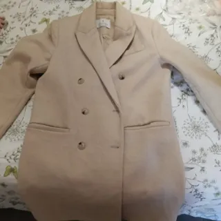 Abrigo Stradivarius Beige